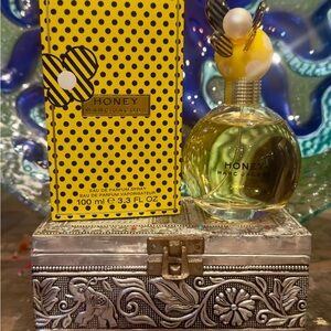 🌟 SOLD 🌟
🐝 Marc Jacobs Honey Perfume 🐝